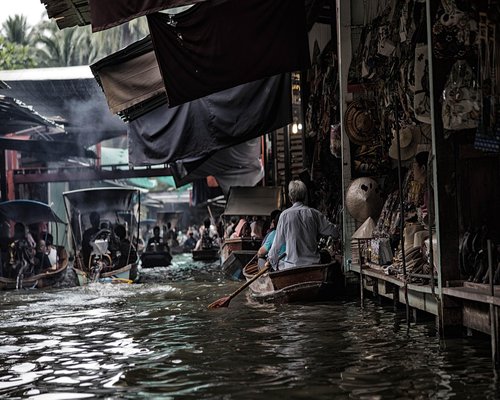 A lively morning scene at an Indonesian traditional vegetable market